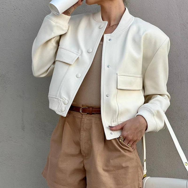 Effortlessly Elegant Jacket with a Timeless Design
