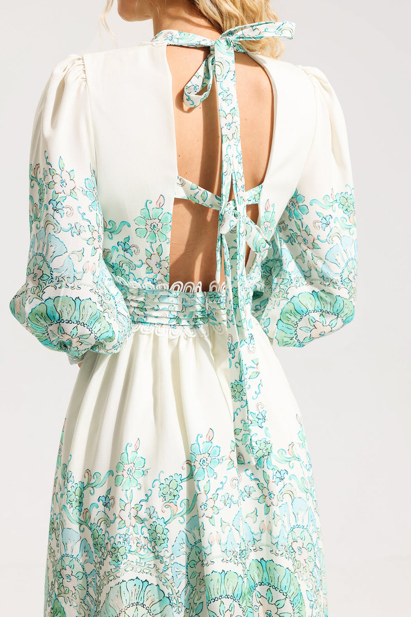Well Tailored Dress with a Graceful Silhouette