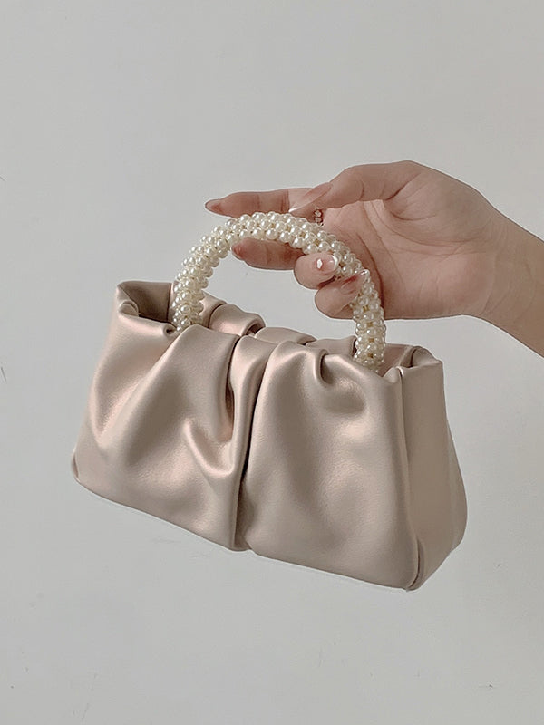 Well Tailored Bag with a Graceful Silhouette