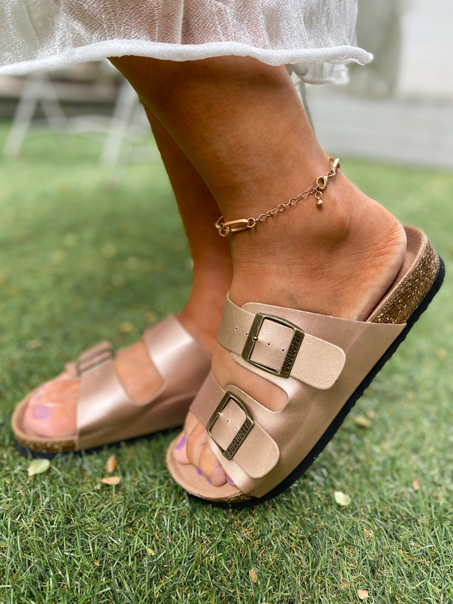 Well Tailored Sandals with a Graceful Silhouette