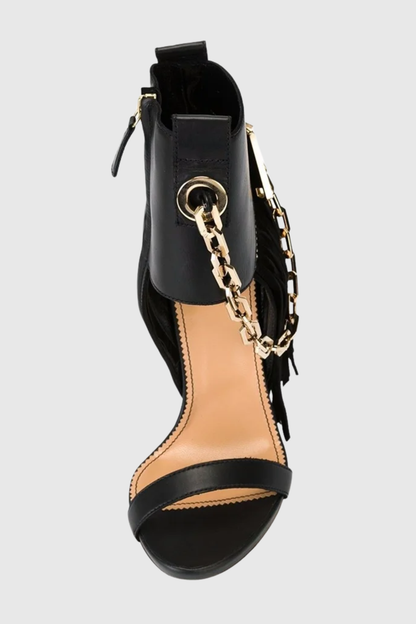 Effortlessly Elegant Sandals with a Timeless Design