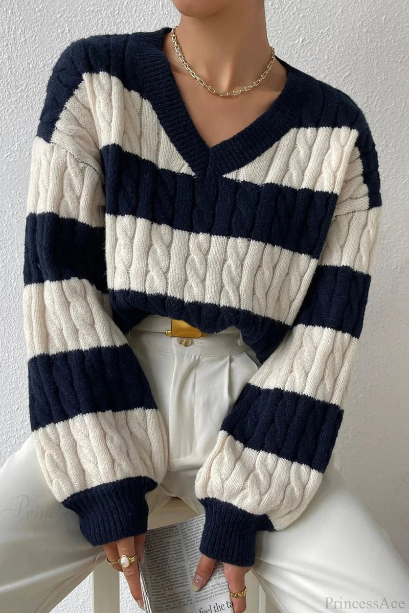 Effortlessly Elegant Sweater with a Timeless Design