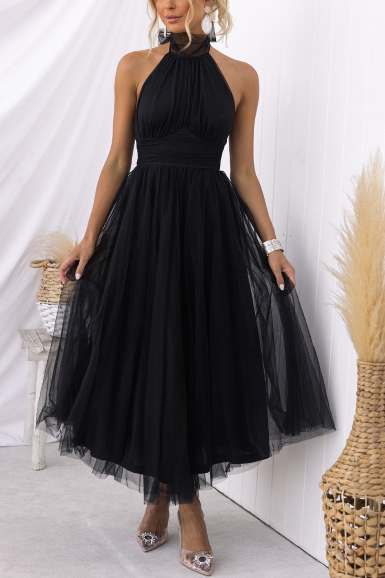 Well Tailored Dress with a Graceful Silhouette