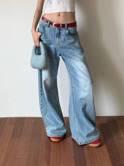 Well Tailored Bag with a Graceful Silhouette