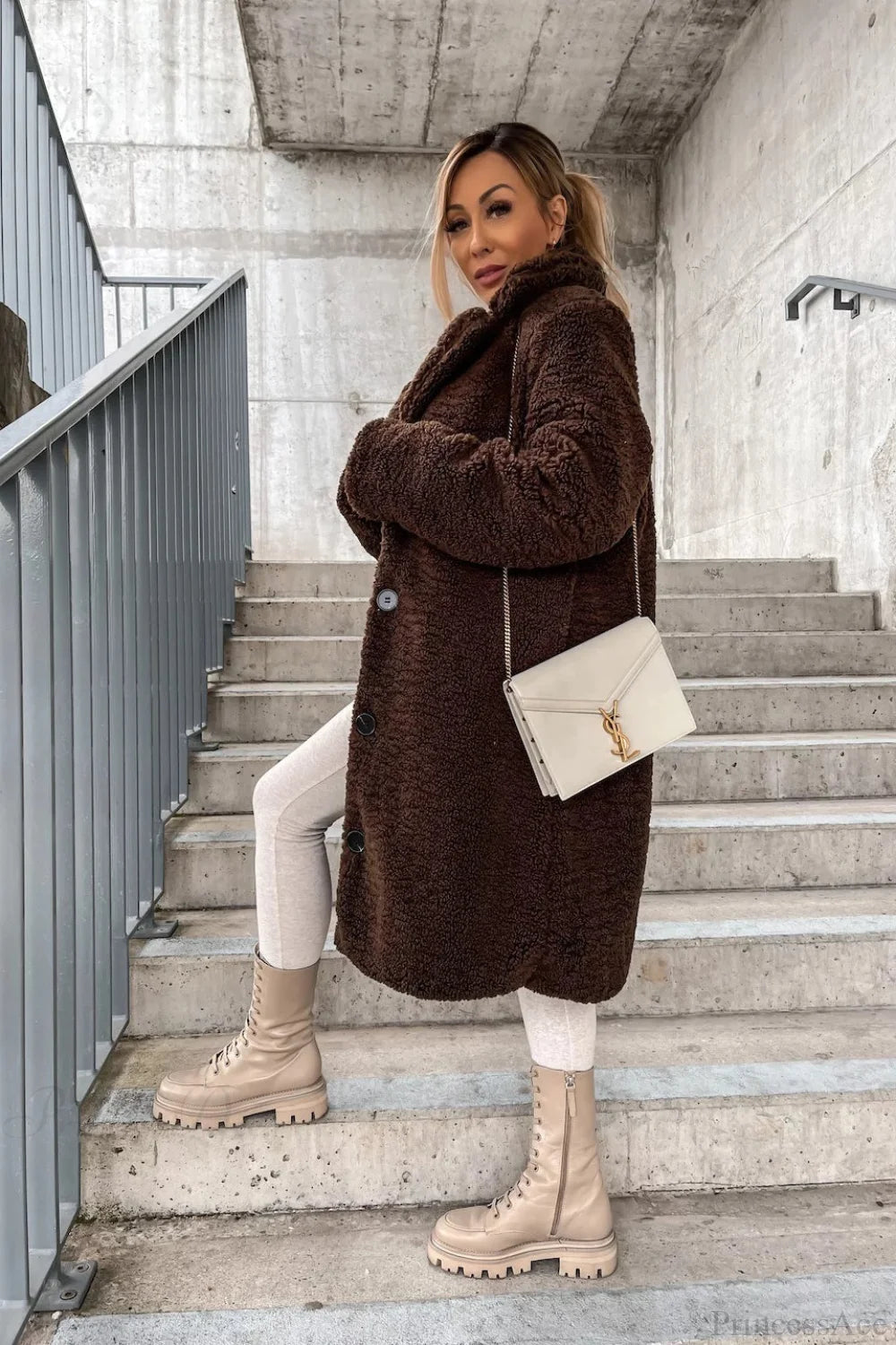 Beautifully Finished Coat in a Timeless Design