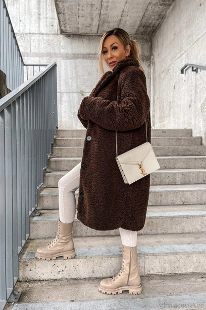 Beautifully Finished Coat in a Timeless Design