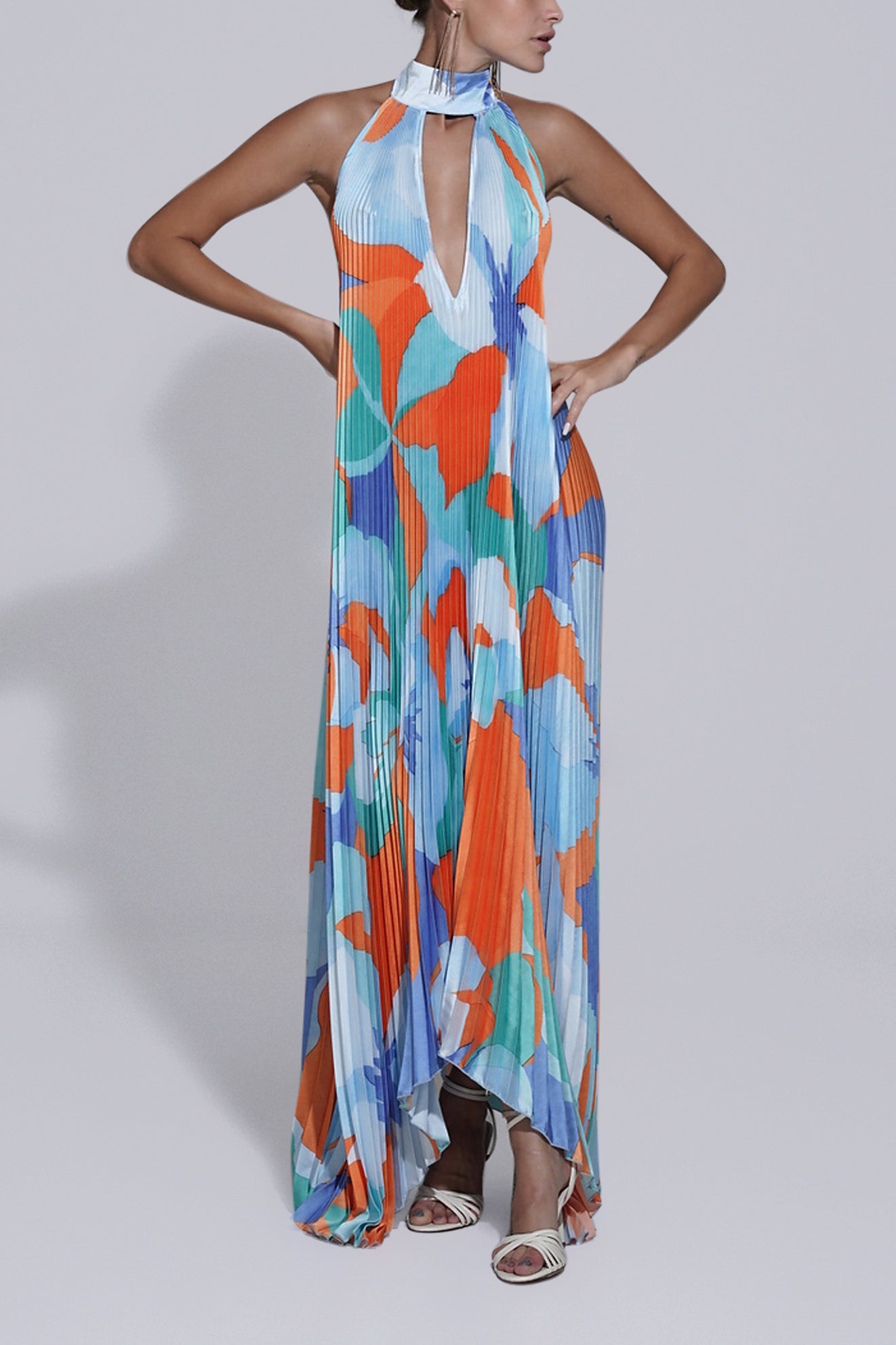 Effortlessly Elegant Garment with a Timeless Design