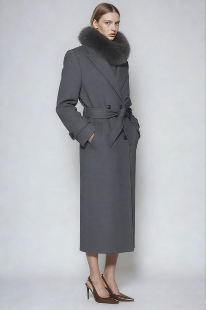 Well Tailored Coat with a Graceful Silhouette