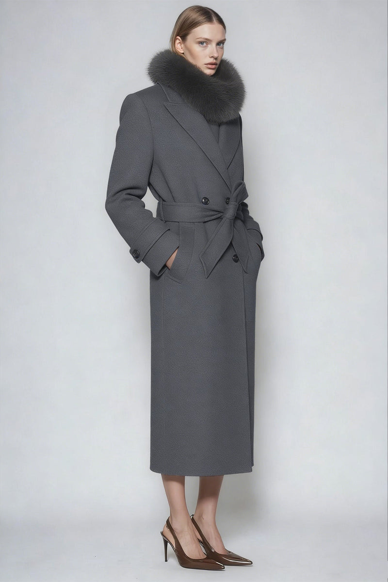 Well Tailored Coat with a Graceful Silhouette