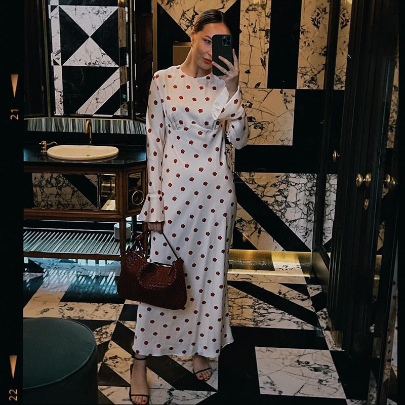 Well Tailored Dress with a Graceful Silhouette