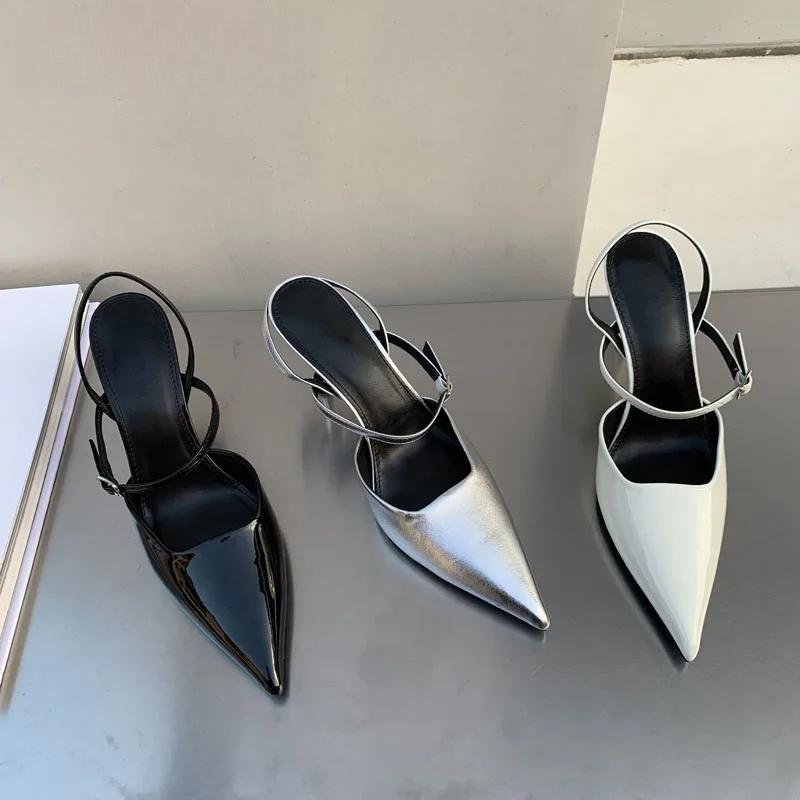 A Vintage Style Heels with Delicate Timeless Details