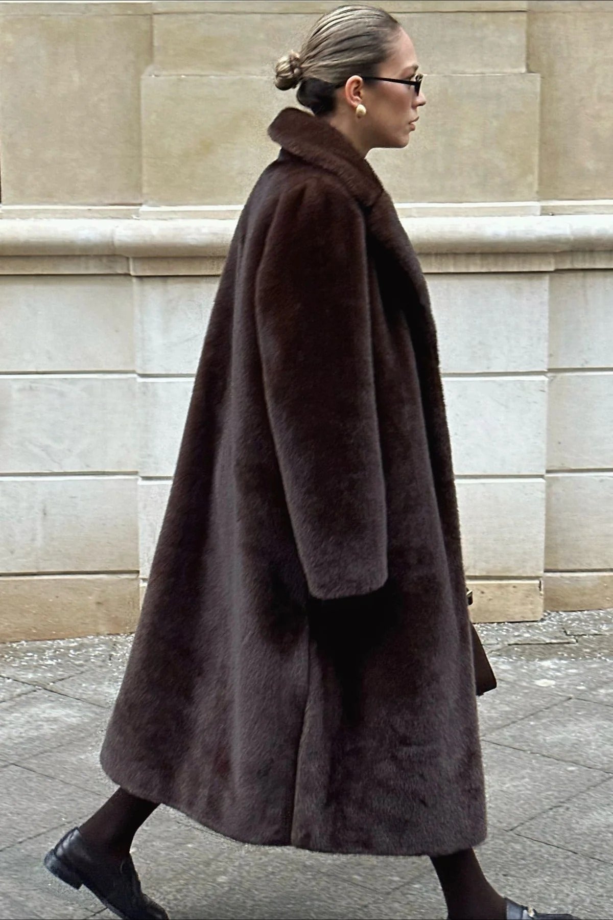 Well Tailored Coat with a Graceful Silhouette