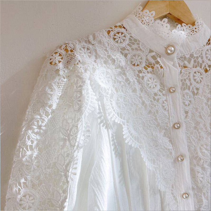 Effortlessly Elegant Blouse with a Timeless Design