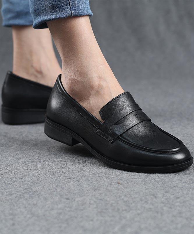 Effortlessly Elegant Shoes with a Timeless Design