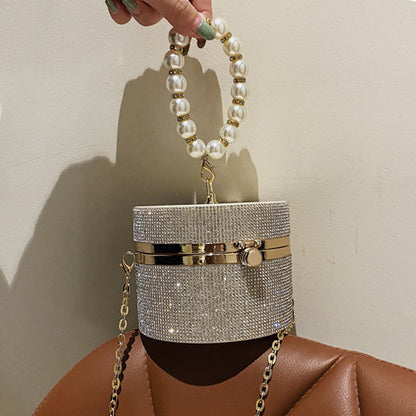 Well Tailored Bag with a Graceful Silhouette