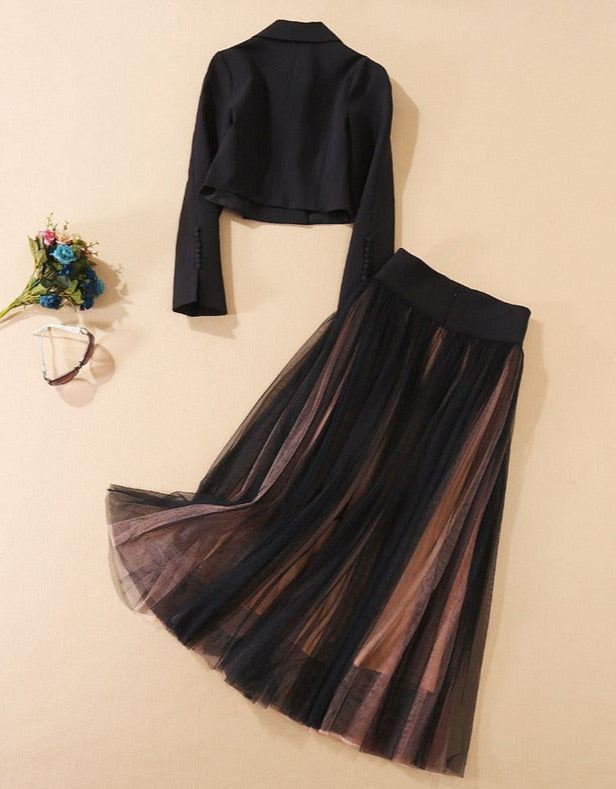 Well Tailored Top with a Graceful Silhouette