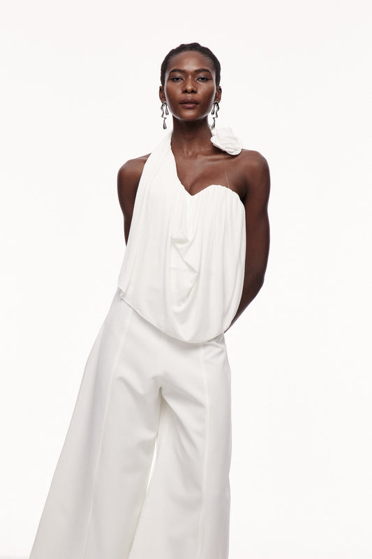 Well Tailored Top with a Graceful Silhouette