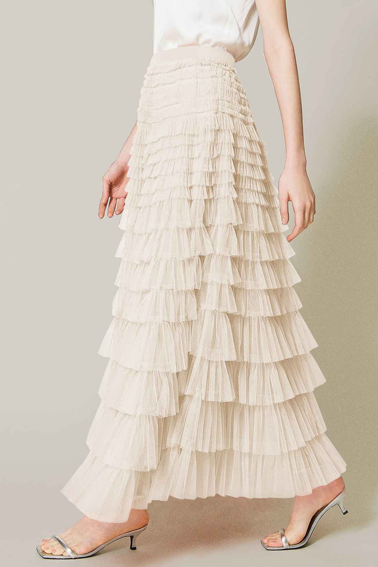 Effortlessly Elegant Garment with a Timeless Design