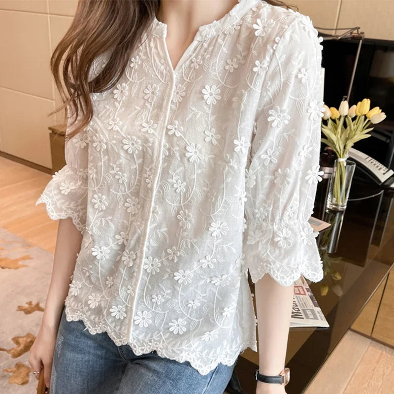 Effortlessly Elegant Blouse with a Timeless Design