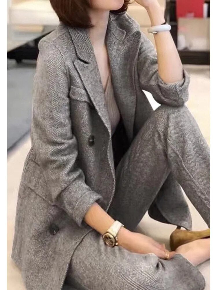 Effortlessly Elegant Garment with a Timeless Design