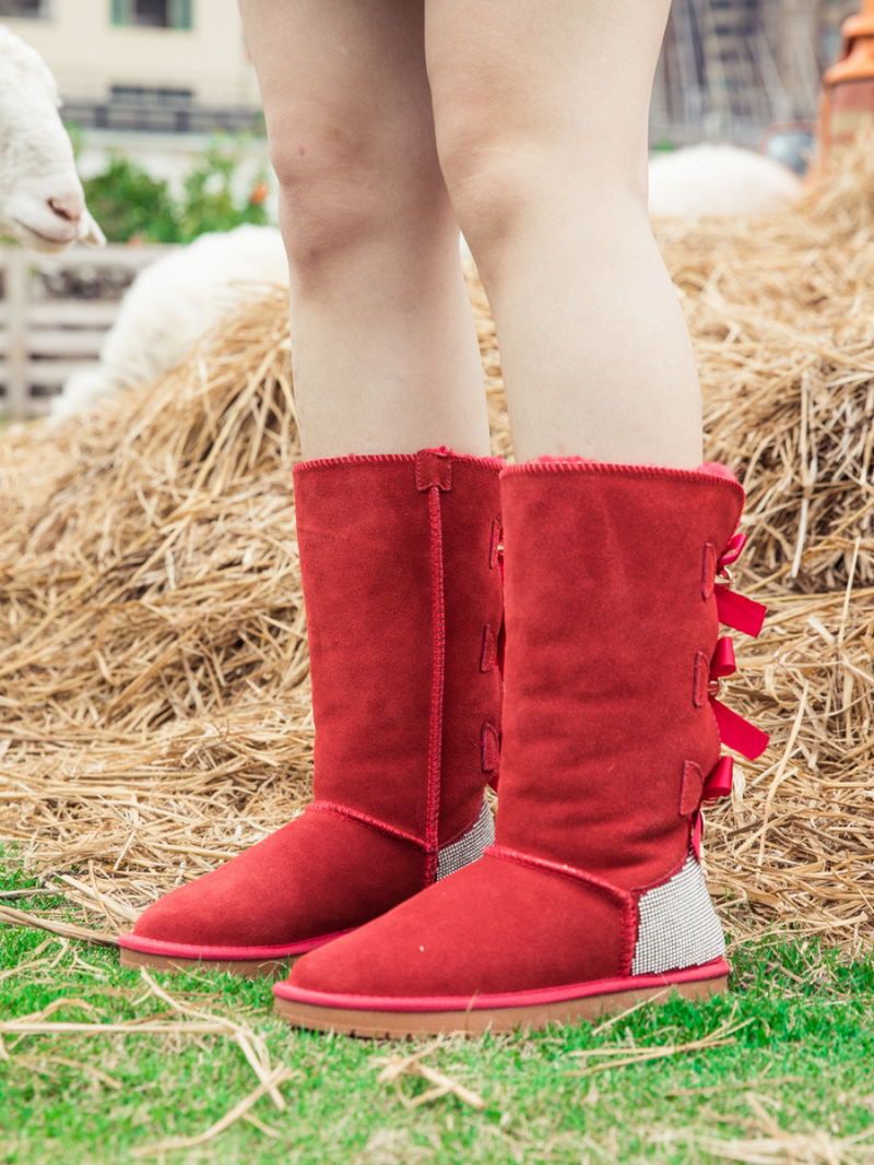 Well Tailored Boots with a Graceful Silhouette