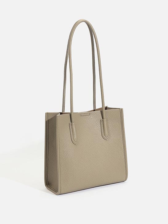 Beautifully Crafted Bag in a Classic Style