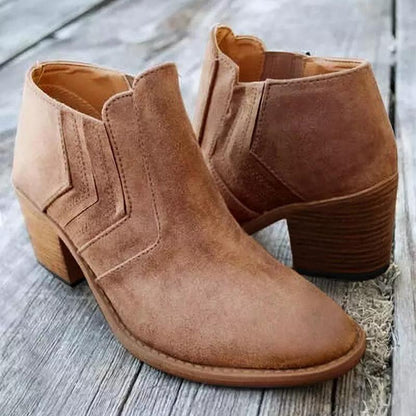 Effortlessly Elegant Boots with a Timeless Design