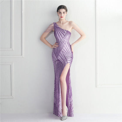 Beautifully Finished Dress in a Timeless Design