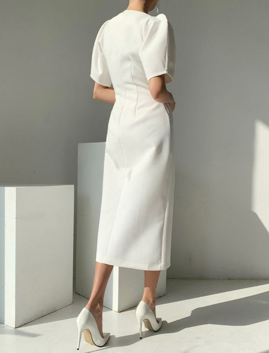 Well Tailored Dress with a Graceful Silhouette
