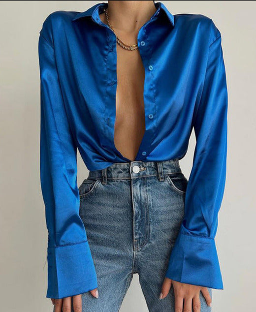 Well Tailored Blouse with a Graceful Silhouette