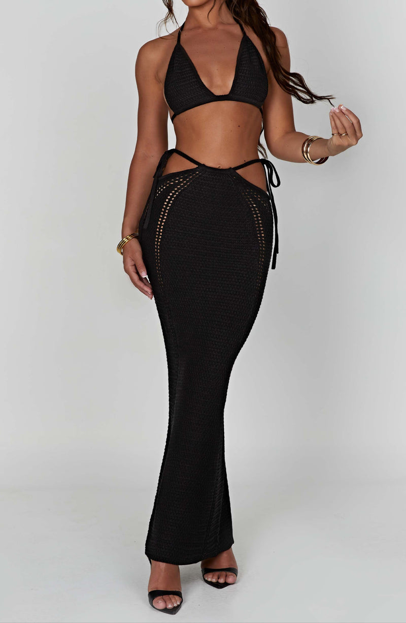 Effortlessly Elegant Garment with a Timeless Design