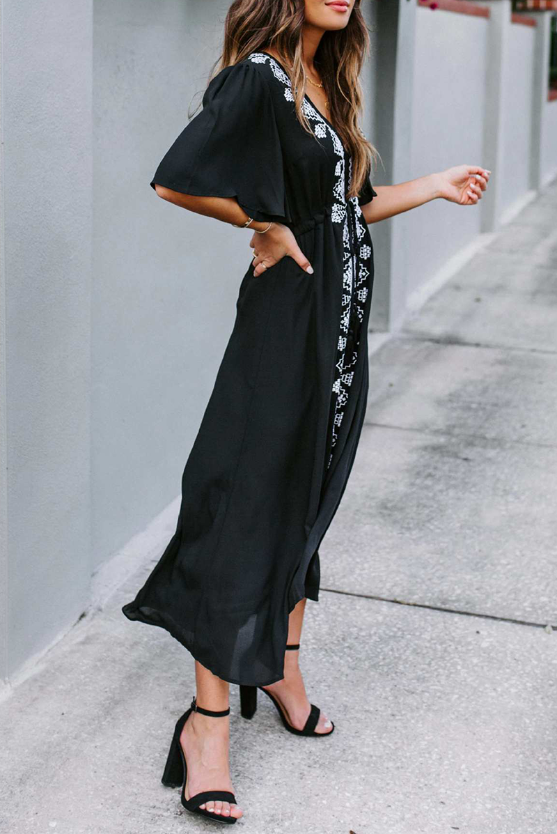 Well Tailored Dress with a Graceful Silhouette