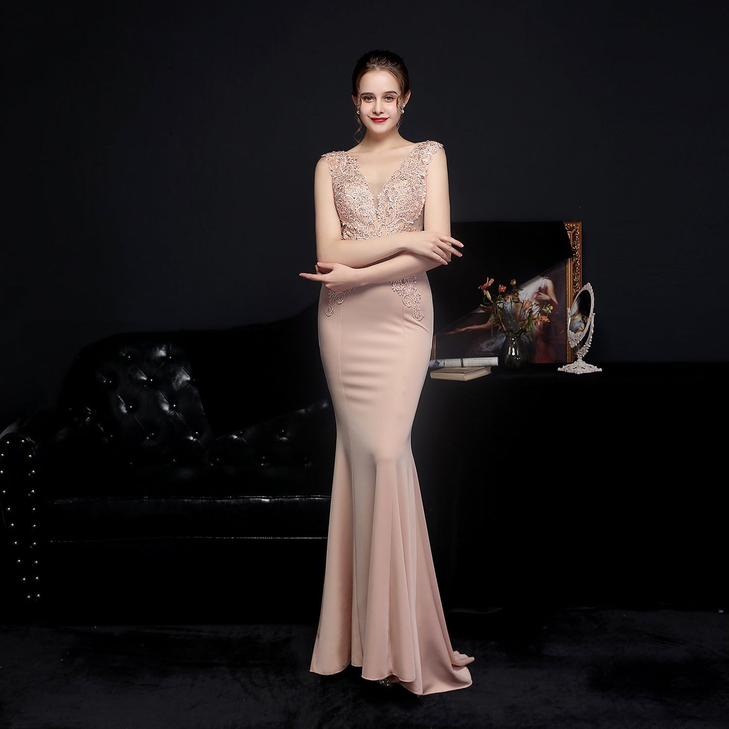 Effortlessly Elegant Dress with a Timeless Design