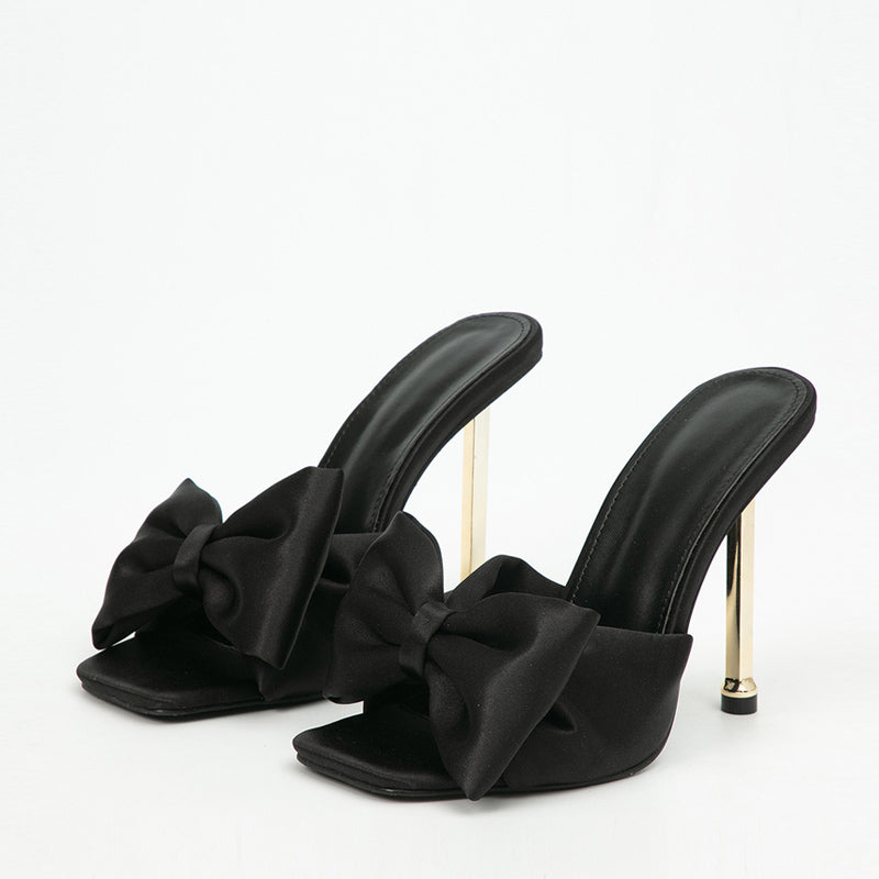 Effortlessly Elegant Heels with a Timeless Design
