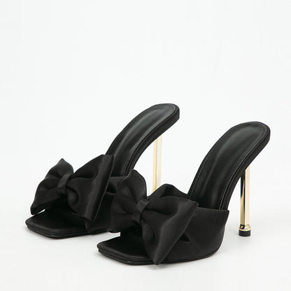 Effortlessly Elegant Heels with a Timeless Design