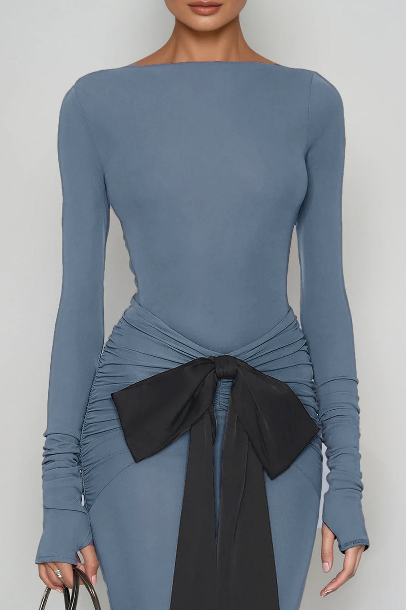 Beautifully Finished Dress in a Timeless Design