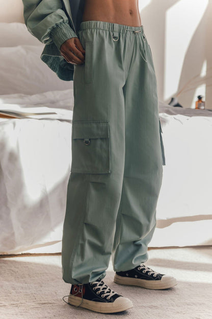 Well Tailored Pants with a Graceful Silhouette