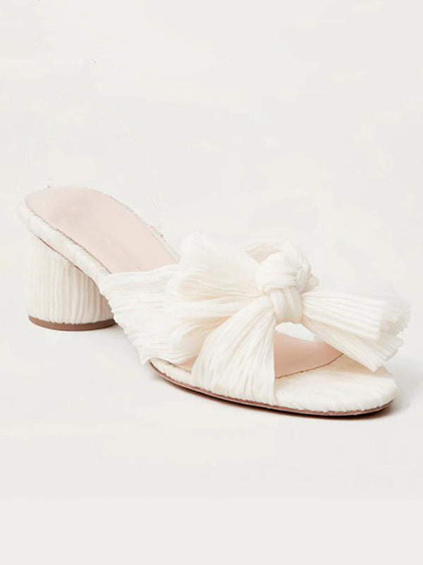 Effortlessly Elegant Sandals with a Timeless Design
