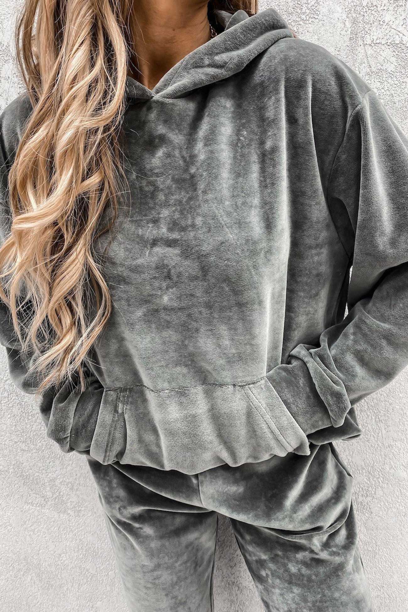 Effortlessly Elegant Pants with a Timeless Design