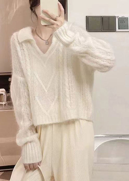 Well Tailored Sweater with a Graceful Silhouette