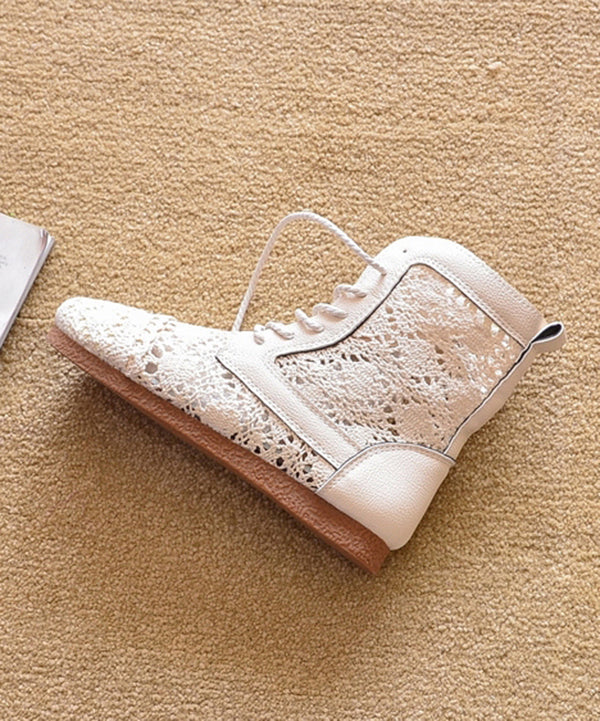 Effortlessly Elegant Boots with a Timeless Design