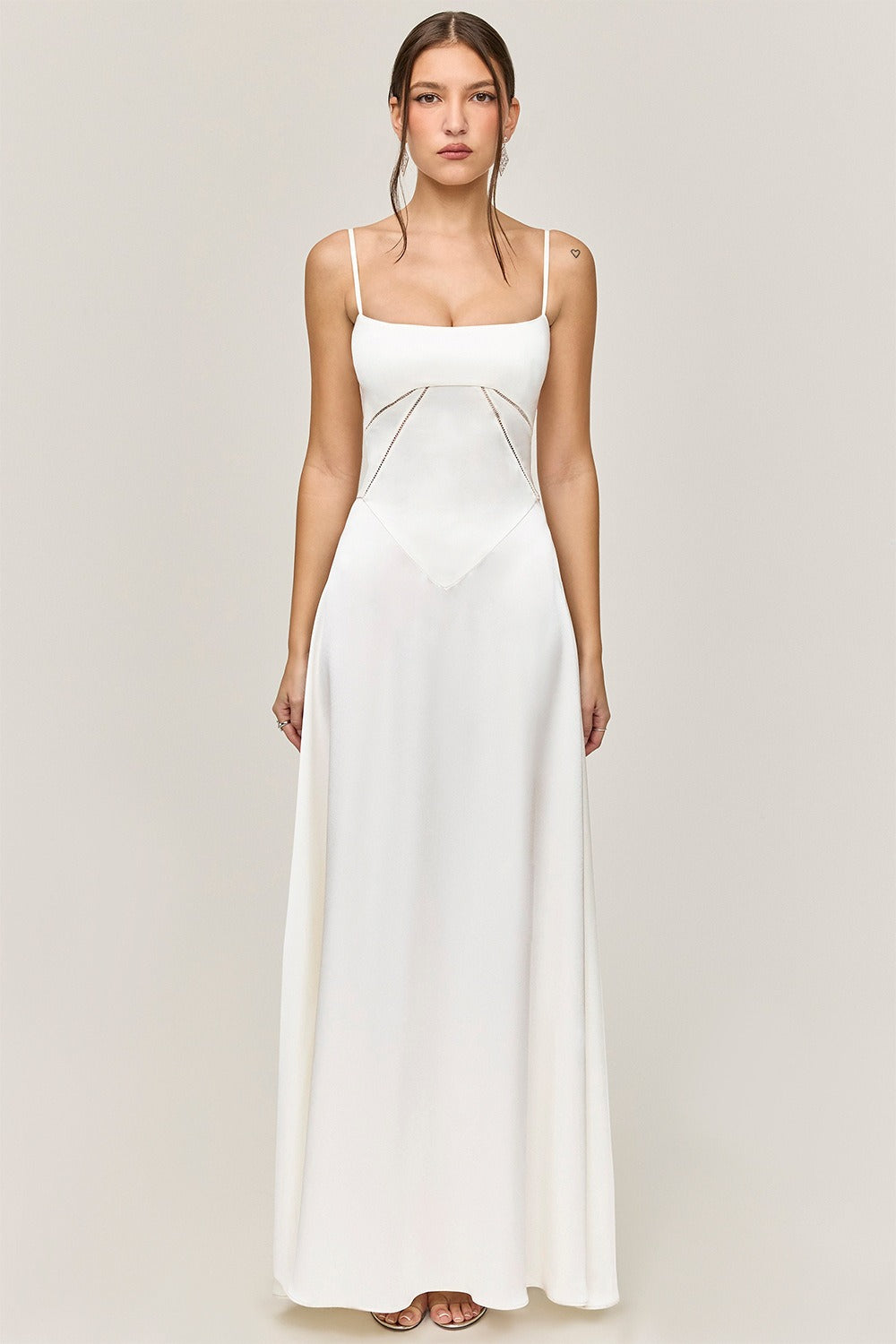 Beautifully Finished Dress in a Timeless Design