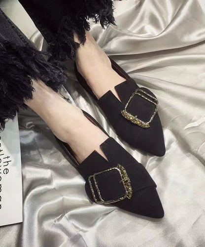 Effortlessly Elegant Shoes with a Timeless Design