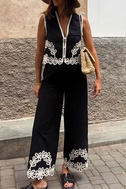 Effortlessly Elegant Garment with a Timeless Design