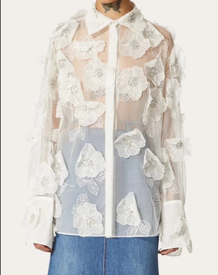 Effortlessly Elegant Blouse with a Timeless Design