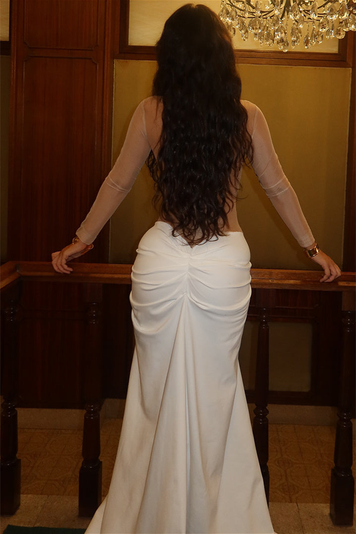 Beautifully Finished Dress in a Timeless Design
