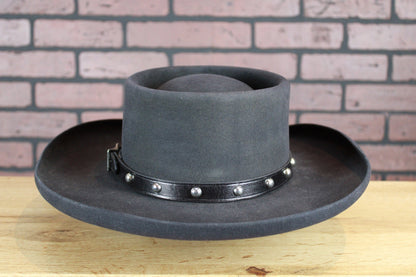 Effortlessly Elegant Garment with a Timeless Design
