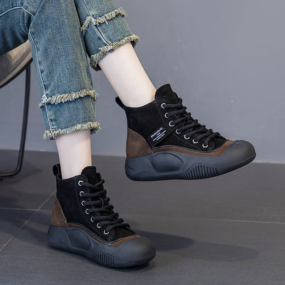 Effortlessly Elegant Boots with a Timeless Design