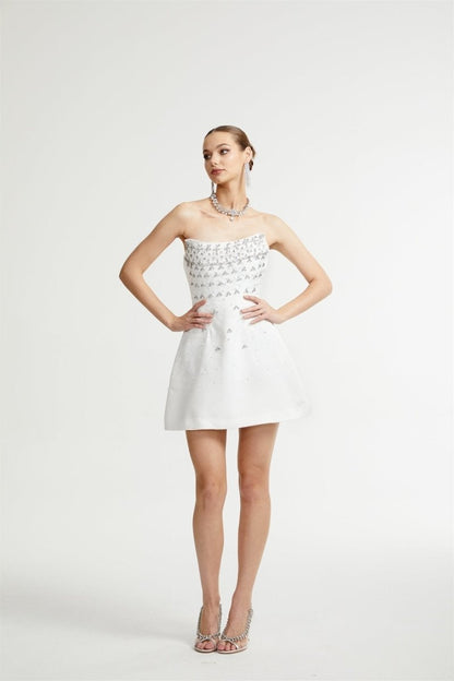 Effortlessly Elegant Dress with a Timeless Design