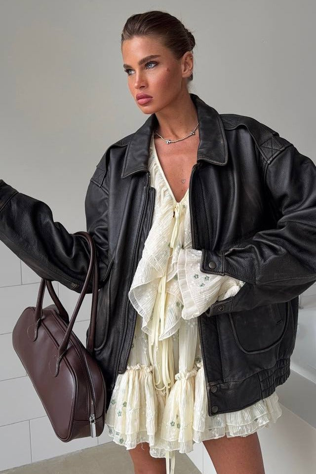 Well Tailored Jacket with a Graceful Silhouette